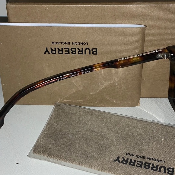 Burberry Camron unisex tortoise sunglasses. 51[]19 150 2N. Shelf display. NWT. - Picture 8 of 9